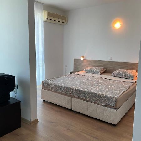 Апартамент В Сарафово Apartment Burgas Bagian luar foto