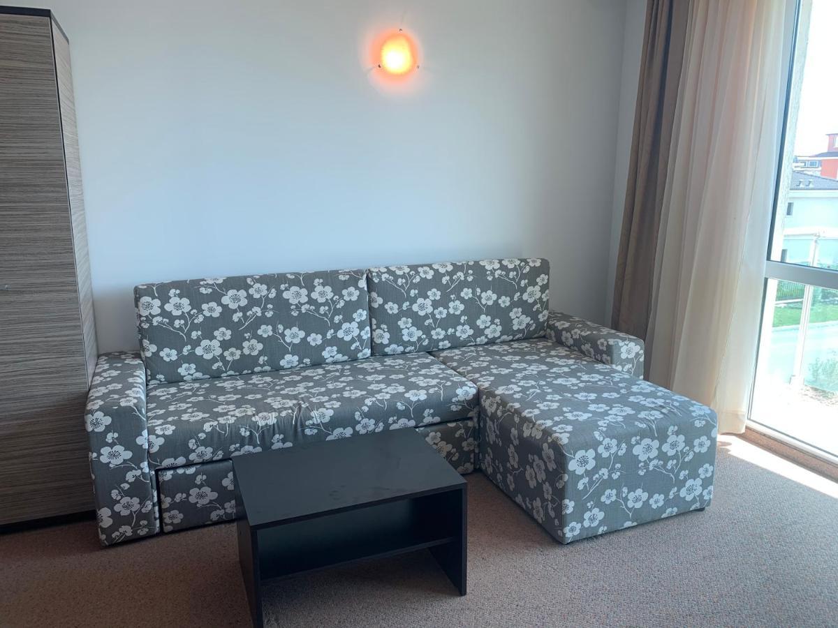 Апартамент В Сарафово Apartment Burgas Bagian luar foto