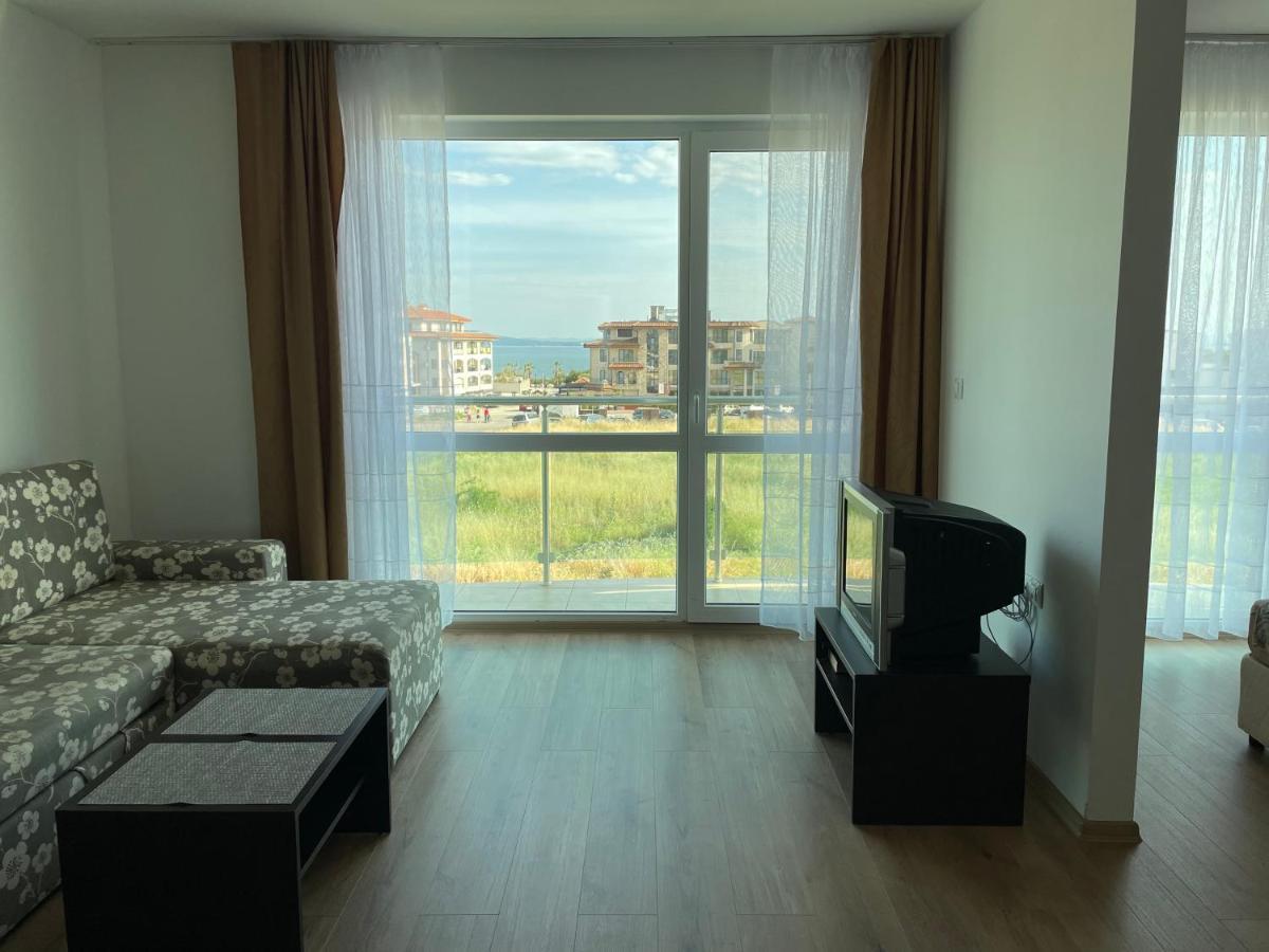 Апартамент В Сарафово Apartment Burgas Bagian luar foto